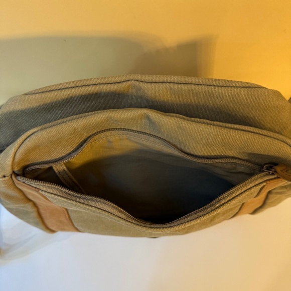 VINTAGE L.L. BEAN CANVAS AND LEATHER MESSENGER BAG - Picture 12 of 14